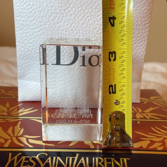 TWIN TOWERS Glass Paperweight - Picture 7 of 8